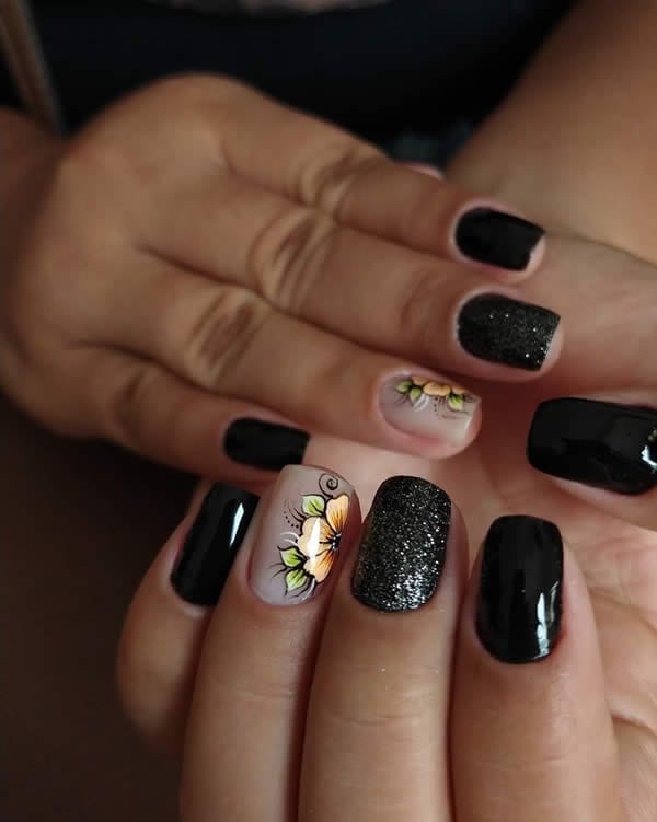 unhas decoradas pretas com adesivo