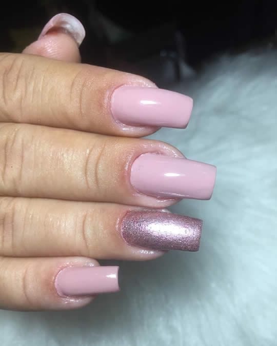 esmalte rosa claro filha única com glitter