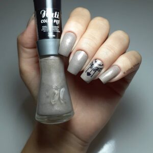 Unhas faceis de fazer com adesivo