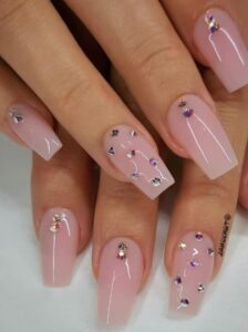 Unhas decoradas com pedras