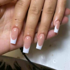 Unhas de acrílico decoradas com francesinha