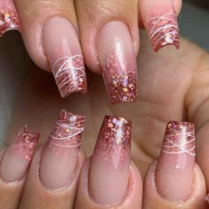 Descubra como se tonar a designer de unhas mais desejada do seu bairro! em  2023