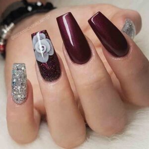 Unhas vermelho vinho 