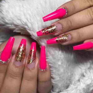 Unhas rosa neon 