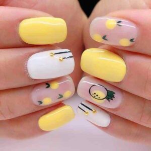 Unhas curtas decoradas com esmalte amarelo - Pinterest