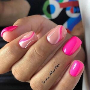 Unhas cor de rosa 