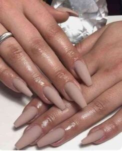 Unhas fosca nude