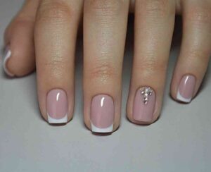 Unhas decoradas com francesinha 