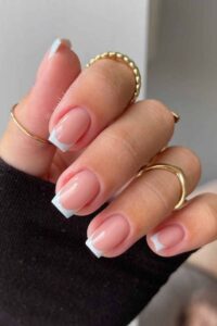 Ideia de unhas decoradas com francesinha 