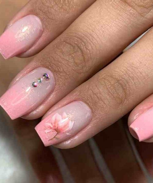 Unhas decoradas com flores